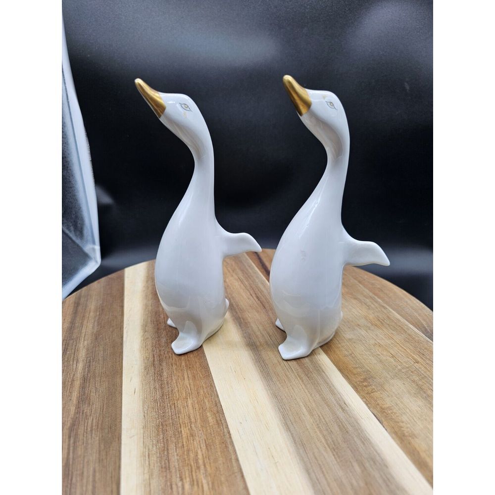 Pair Of Hollohaza Hungarian Porcelain Swans Hand Painted 4834 Birds